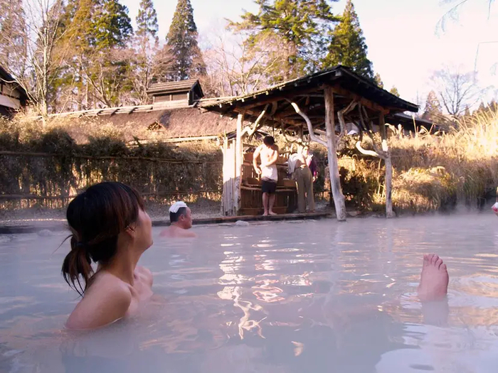 A view of a mixed bath hot spring in Akita Prefecture.