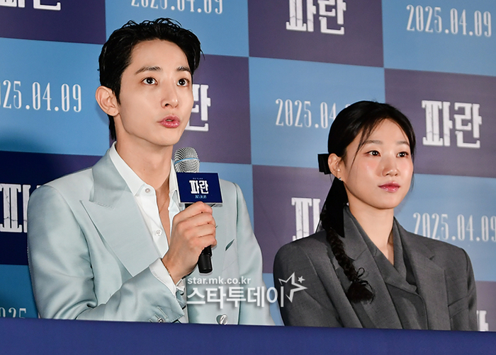배우 이수혁(왼쪽)과 하윤경. <강영국 기자>