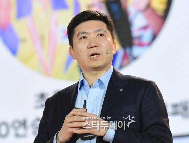 图为参加"MBNY论坛"的大韩体育会会长刘承승민。